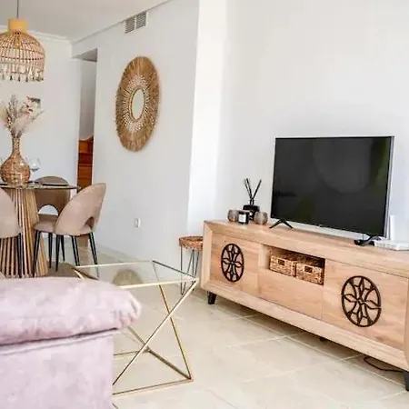 Penthouse In Met Jacuzzi En Zeezicht! Эстепона