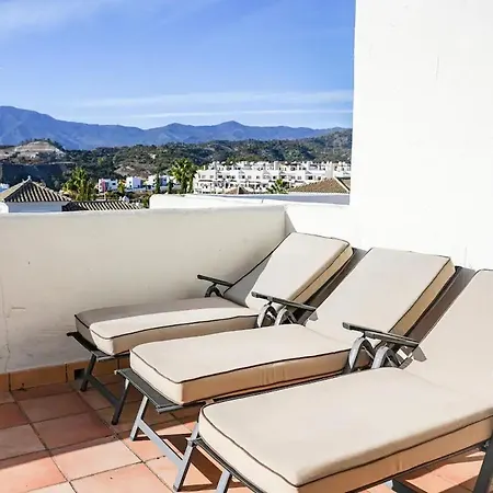 Penthouse In Met Jacuzzi En Zeezicht! Эстепона