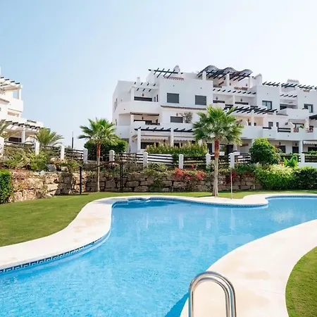 Penthouse In Met Jacuzzi En Zeezicht! Appartamento Estepona