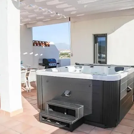 Apartamento Penthouse In Met Jacuzzi En Zeezicht!